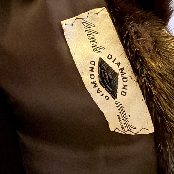 Black diamond black mink real fur size medium/large  in excellent condition - Picture 3 of 7